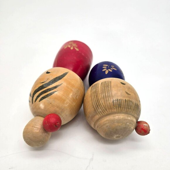 Vintage Japanese Kokeshi Dolls Handcrafted Wooden Pair Red Blue JE129 - Picture 7 of 8